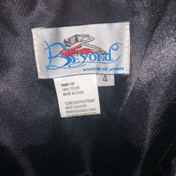 Black and gold Sequins knee high cocktail dress - Picture 3 of 3